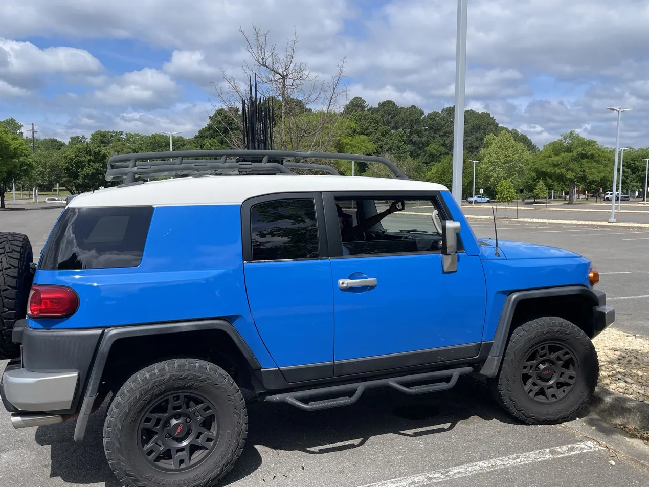 Wardriving rig on FJ Cruiser